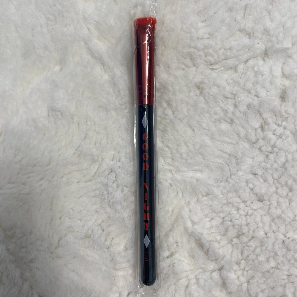 LUXIE Limited Edition Harley Quinn Detail Flat Definer Makeup Brush - Picture 2 of 3